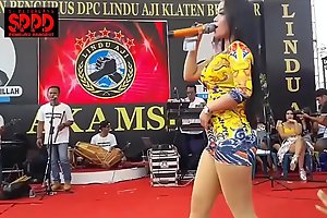 Indonesian titillating dance - good-looking sintya riske dissolute dance above maturity