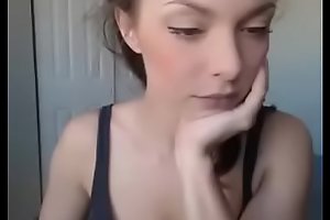 Very hot teen play with pussy on webcam